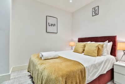 City Dreamz -NEW Stylish and Modern Flat with FREE WIFI