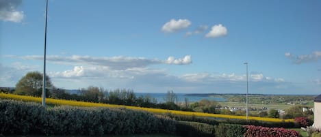 vue mer et terrain paysagé