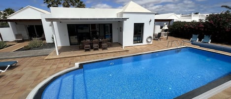 Casa Jemma, A South Facing Sea Front Villa with views over to Fuerteventura