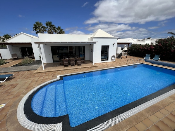 Casa Jemma, A South Facing Sea Front Villa with views over to Fuerteventura