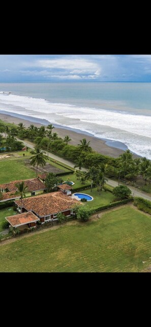 A few step from the Pacific Ocean 