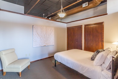 ❆Stylish/Elegant Loft In Historic Downtown Icon!❆