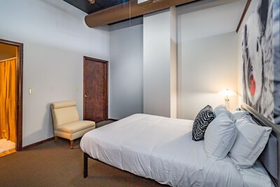 ❆Stylish/Elegant Loft In Historic Downtown Icon!❆