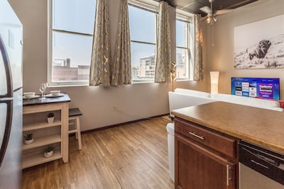 ❆Stylish/Elegant Loft In Historic Downtown Icon!❆