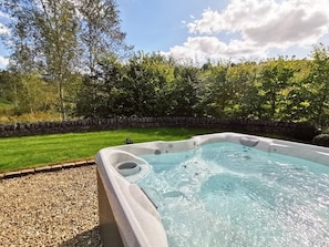 Five-seater hot tub available to hire at an additional cost