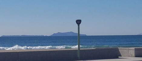 Vista para praia/oceano