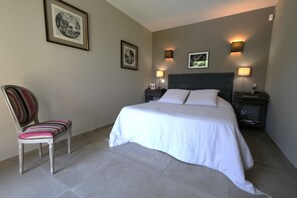 Holiday rental AUREILLE Alpilles Provence Villa 3 bedrooms