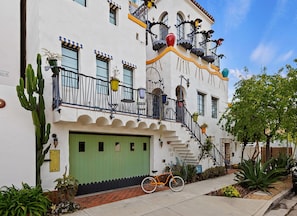 Front facade of the iconic El Jardin building