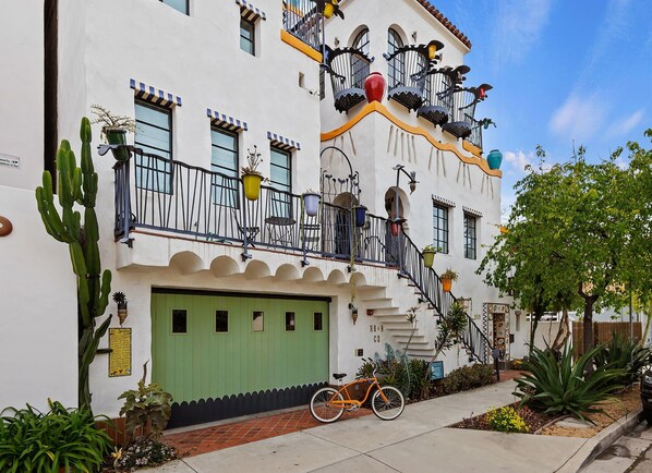 Front facade of the iconic El Jardin building