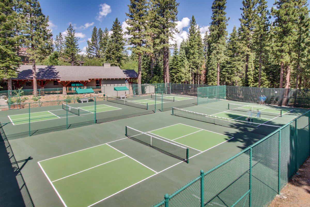 Rustic suite in the heart of Northstar – easy access to lifts & hiking