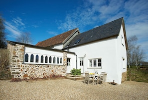 Woodland Cottage is the perfect romantic retreat in a stunning, rural and totally private location