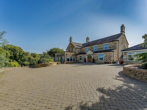 Driveway | Allerton House, Isham
