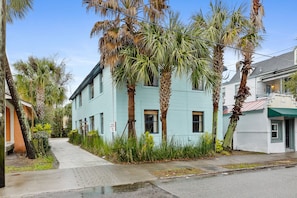 Southern Shangri-La C | Bohemian Haven in CHS