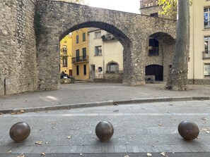 Through the arch and turn right into Rue des Remparts