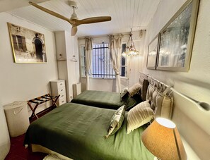 Downstairs bedroom - 2 single beds or a double