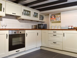 Fully appointed fitted kitchen | Haggerlythe, Whitby