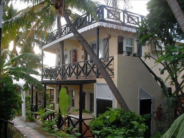 St.Maarten Condo-rooms 131,119 and 206 and others 25 steps to white sand beach!
