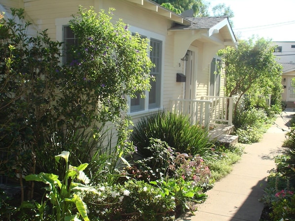 Private stand alone cottage with own entrance and back door to patio