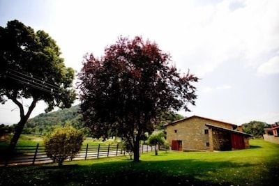 Casa rural con jardín privado, barbacoa y wifi en el prepirineo catalán