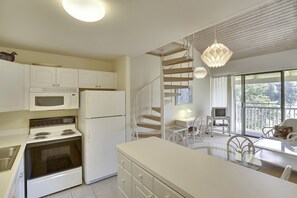 Indoors, Room, Flooring, Living Room, Staircase