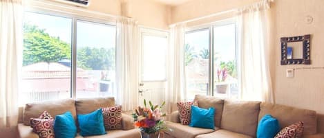 Welcome to your sunny beachfront condo!