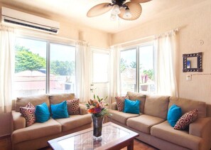 Welcome to your sunny beachfront condo!