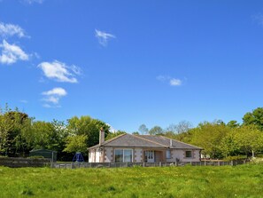 Delightful holiday home | Fairways Cottage, Belford, near Bambugh