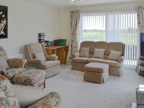 Spacious living room | Fairways Cottage, Belford, near Bambugh