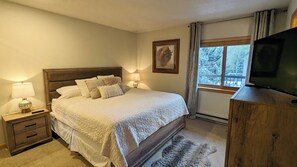 Beaver Creek West K-3 Master bedroom with King bed
