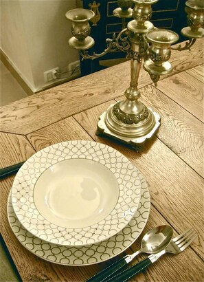 Food supplies in the most of 'elegance