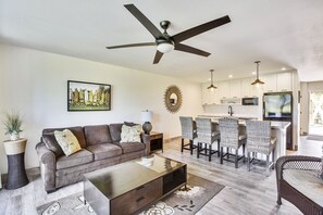 Ceiling Fan, Furniture, Flooring, Chair, Table