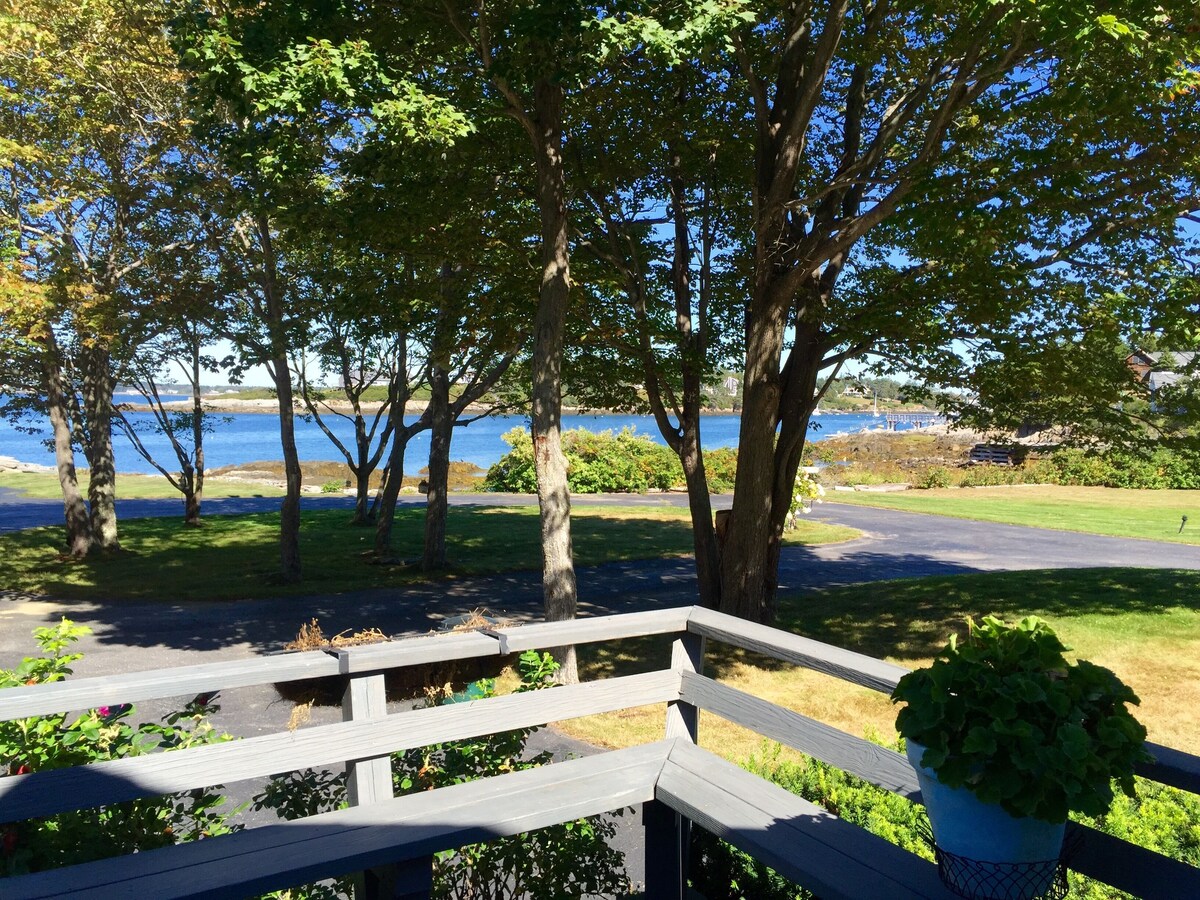 Lovely deck to watch the boats come and go, and incredible sunsets!