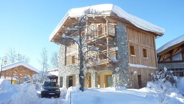 A deluxe Chalet D &#39;Edmond in Paradiski