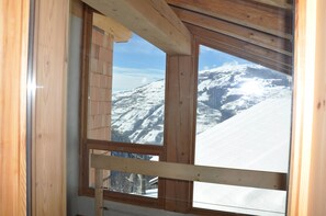 A deluxe Chalet D &#39;Edmond in Paradiski