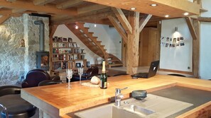 la pièce de vie depuis la cuisine
