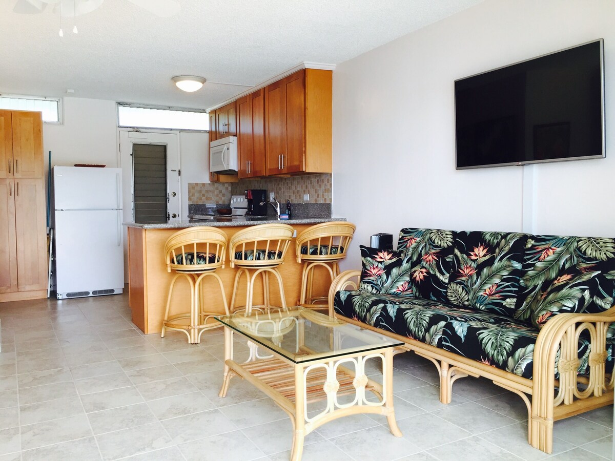 Beachfront Studio located on the 5th floor overlooking Makaha Beach