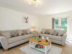 Inviting seating area | Woodcutters Cottage - Bray Holiday Cottages, Fulletby, near Horncastle