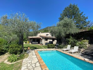 Garden with swimming pool, sun loungers, ping pong table and summer kitchen