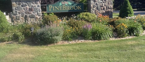 Pinebrook the entrance