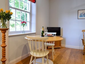 Dining area | Oxtoby’s Downstairs - Oxtoby’s Cottages York, York