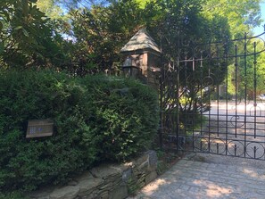 Security Pad & Gate