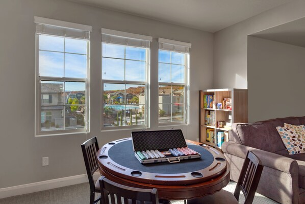 Flip over the table top to reveal cup holders and a felt playing service.  