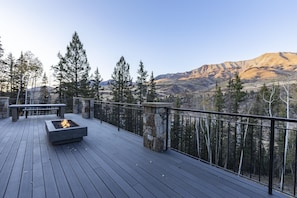 5-Telluride-Overlook-Haus-Upper-Deck-Fire-Pit