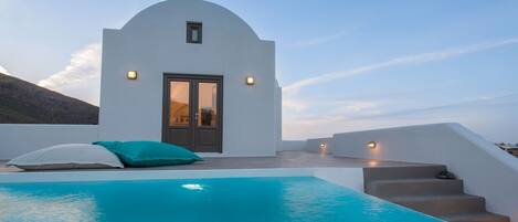 Luxury Santorini Villa | Villa Pori Blanca Master Suite | Private Pool & Stunning Sea View | Near Pori Beach