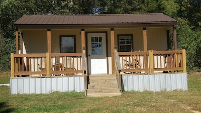 Tiny Cabin just 1/4 mile from Kentucky Lake!
Just 33 miles to Loretta Lynn Ranch