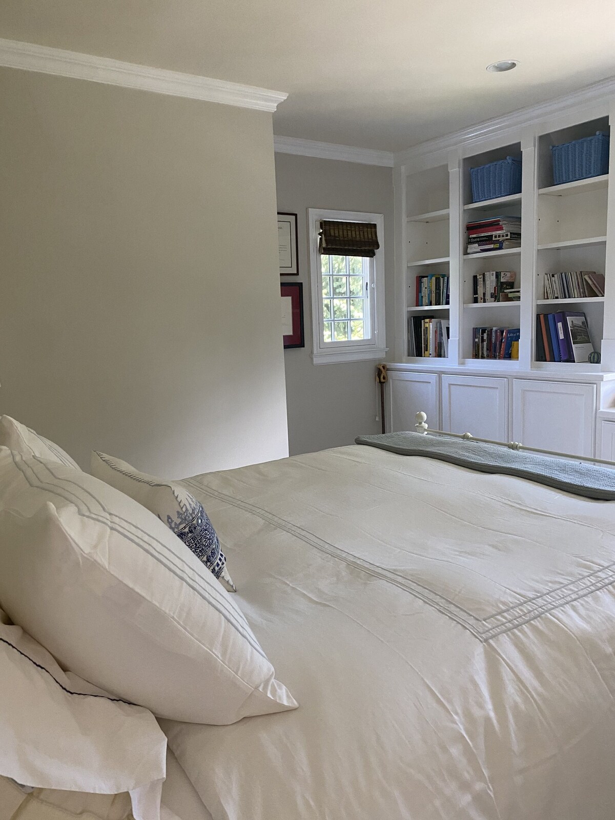 Private Community Luxury Greenwich Home On Lake