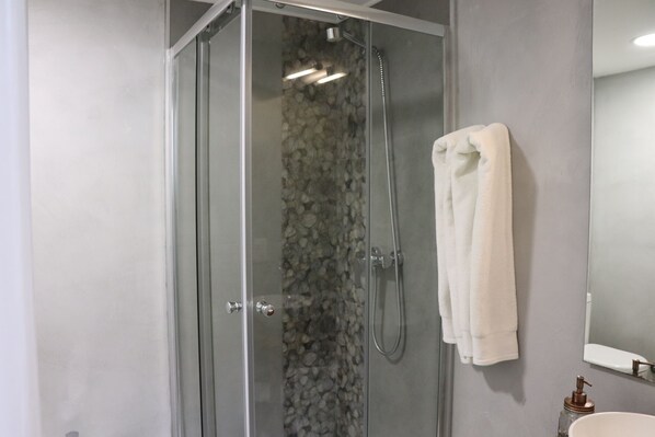 Badkamer met douche