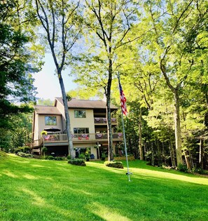 Front of the house: lakeside 