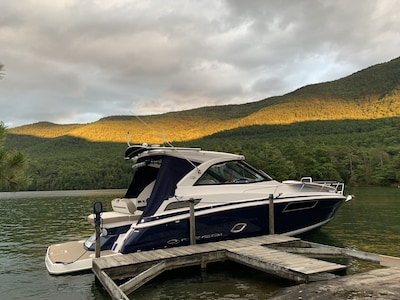 "Pelican" Lake George Luxury Fully Loaded 37' Cruiser Yacht Day or Overnight Use