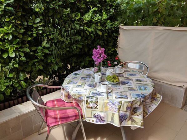 Outdoor dining